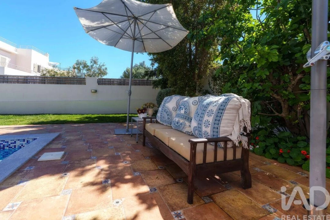 Moradia T3 para Venda em Quelfes Foto 23