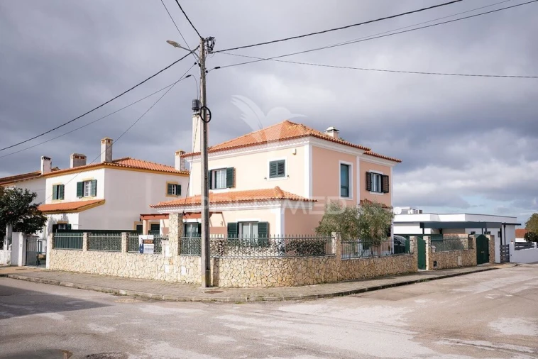 Moradia T4 para Venda em Azeitão (São Lourenço e São Simão) Foto 2