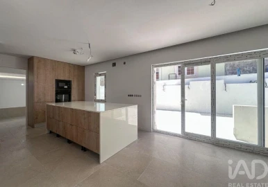 Moradia T4 para Venda em Santa Maria, São Pedro e Matacães