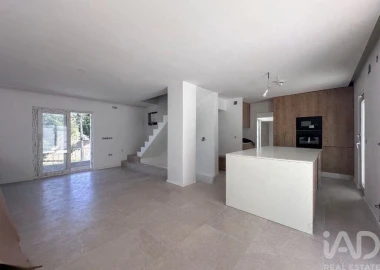 Moradia T4 para Venda em Santa Maria, São Pedro e Matacães