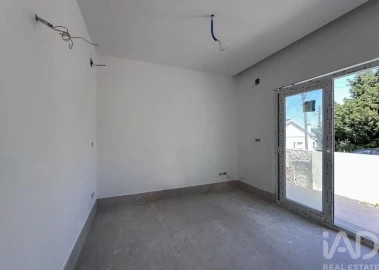 Moradia T4 para Venda em Santa Maria, São Pedro e Matacães