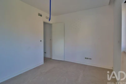 Moradia T4 para Venda em Santa Maria, São Pedro e Matacães