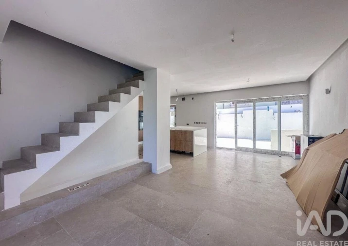 Moradia T4 para Venda em Santa Maria, São Pedro e Matacães Foto 8