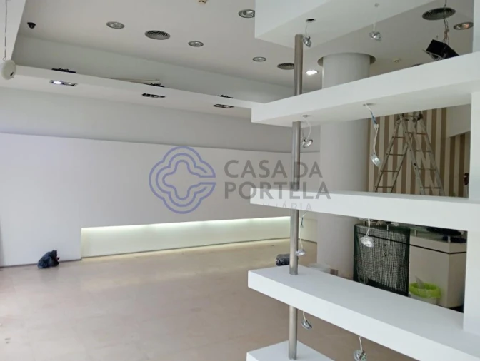 Loja para Arrendamento em Requeixo, Nossa Senhora de Fátima e Nariz Foto 3