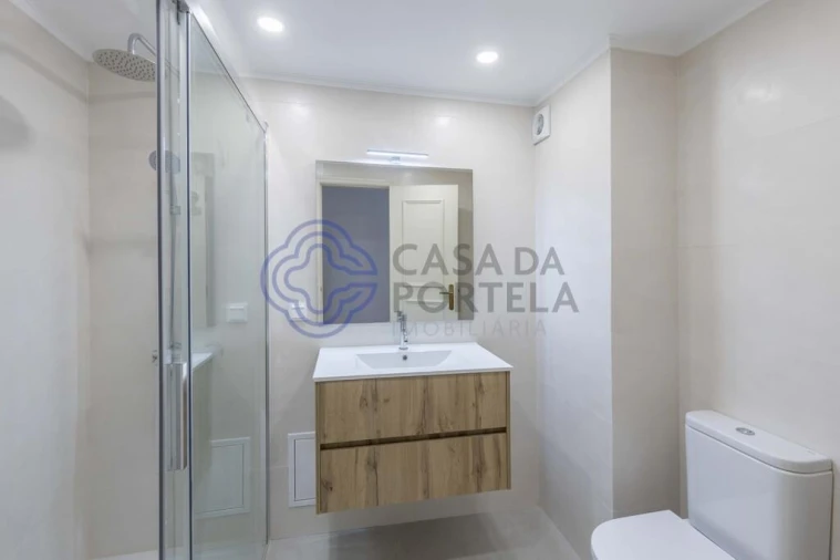 Apartamento T2 para Arrendamento em Carcavelos e Parede Foto 5