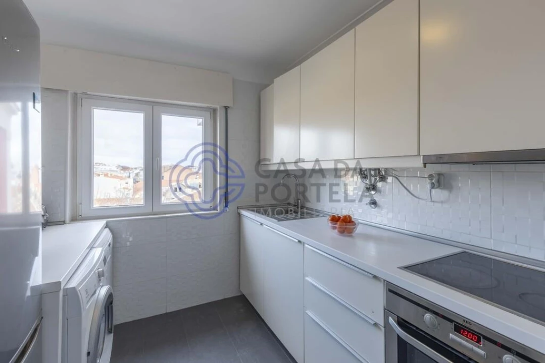 Apartamento T2 para Arrendamento em Carcavelos e Parede Foto 2