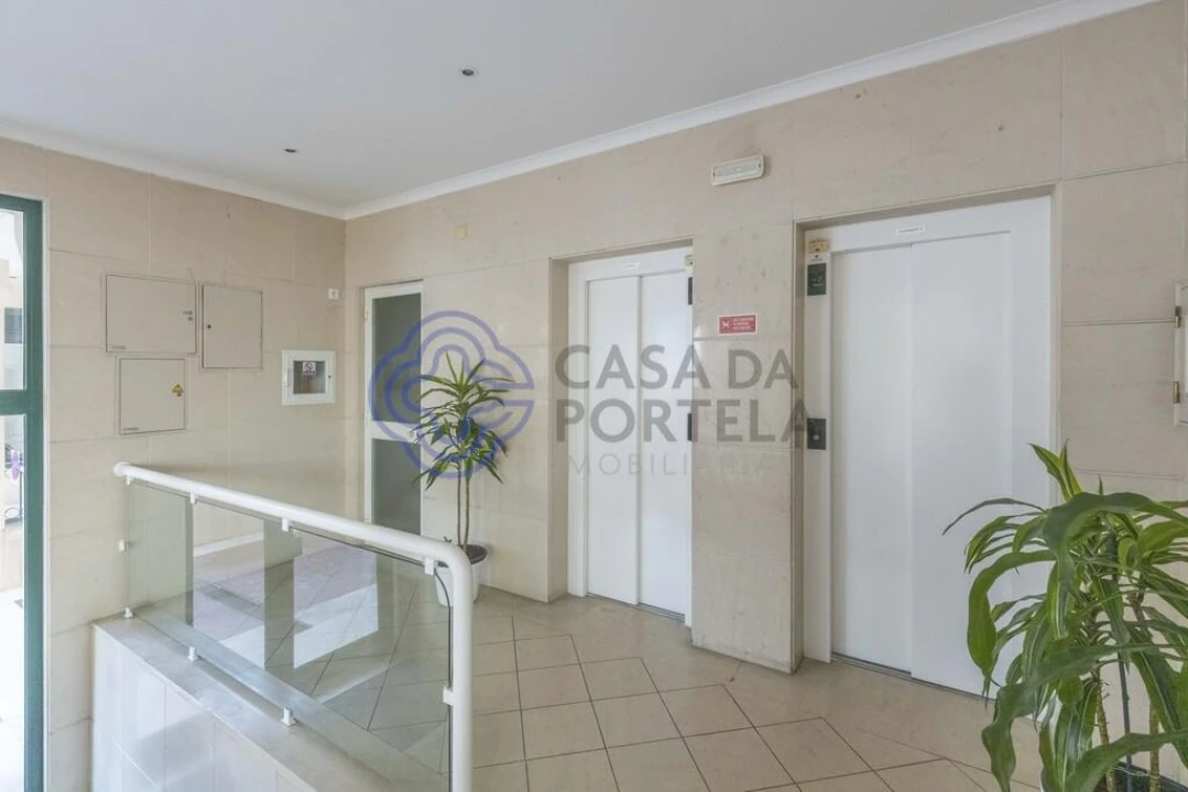 Apartamento T2 para Arrendamento em Carcavelos e Parede Foto 14