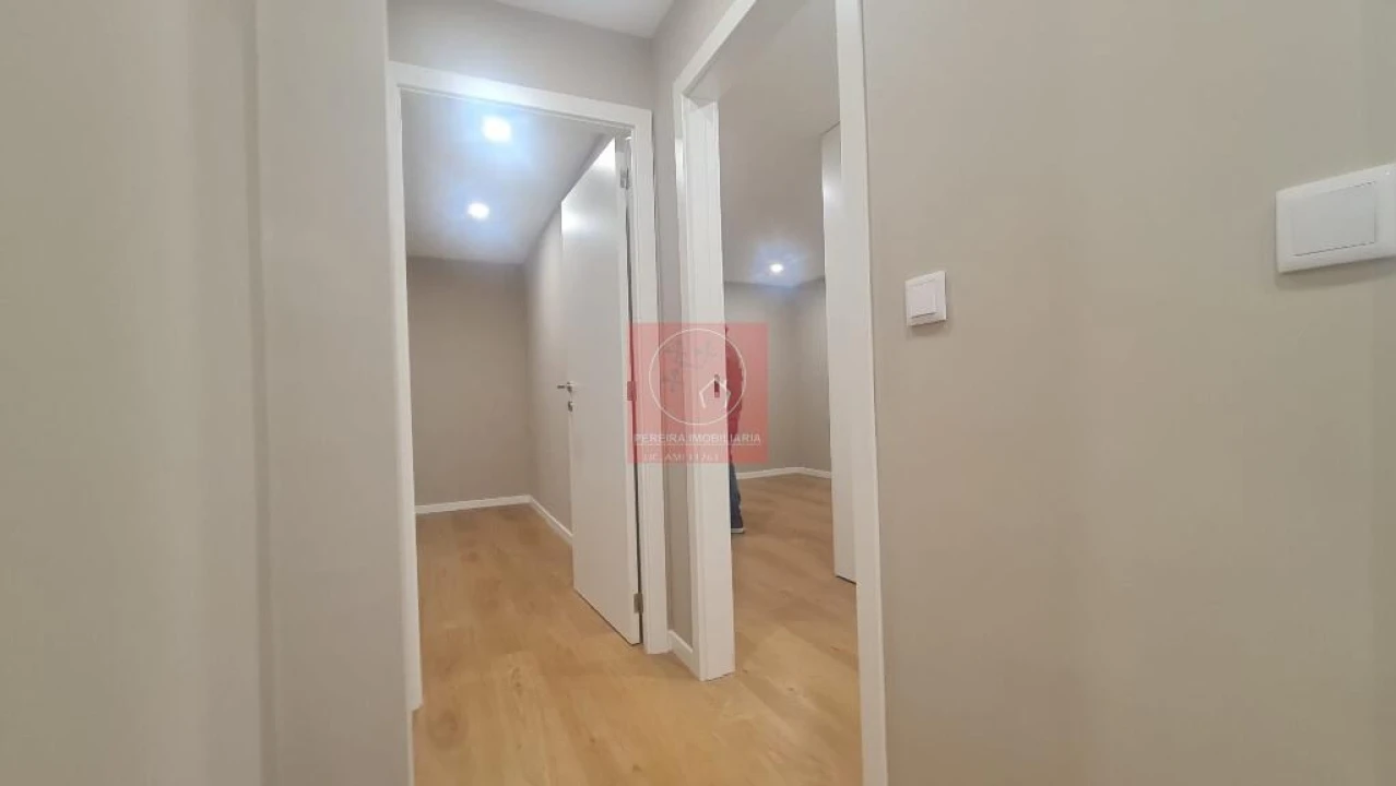 Apartamento T2 para Venda em Arcozelo Foto 12