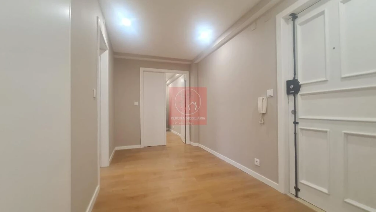 Apartamento T2 para Venda em Arcozelo Foto 4
