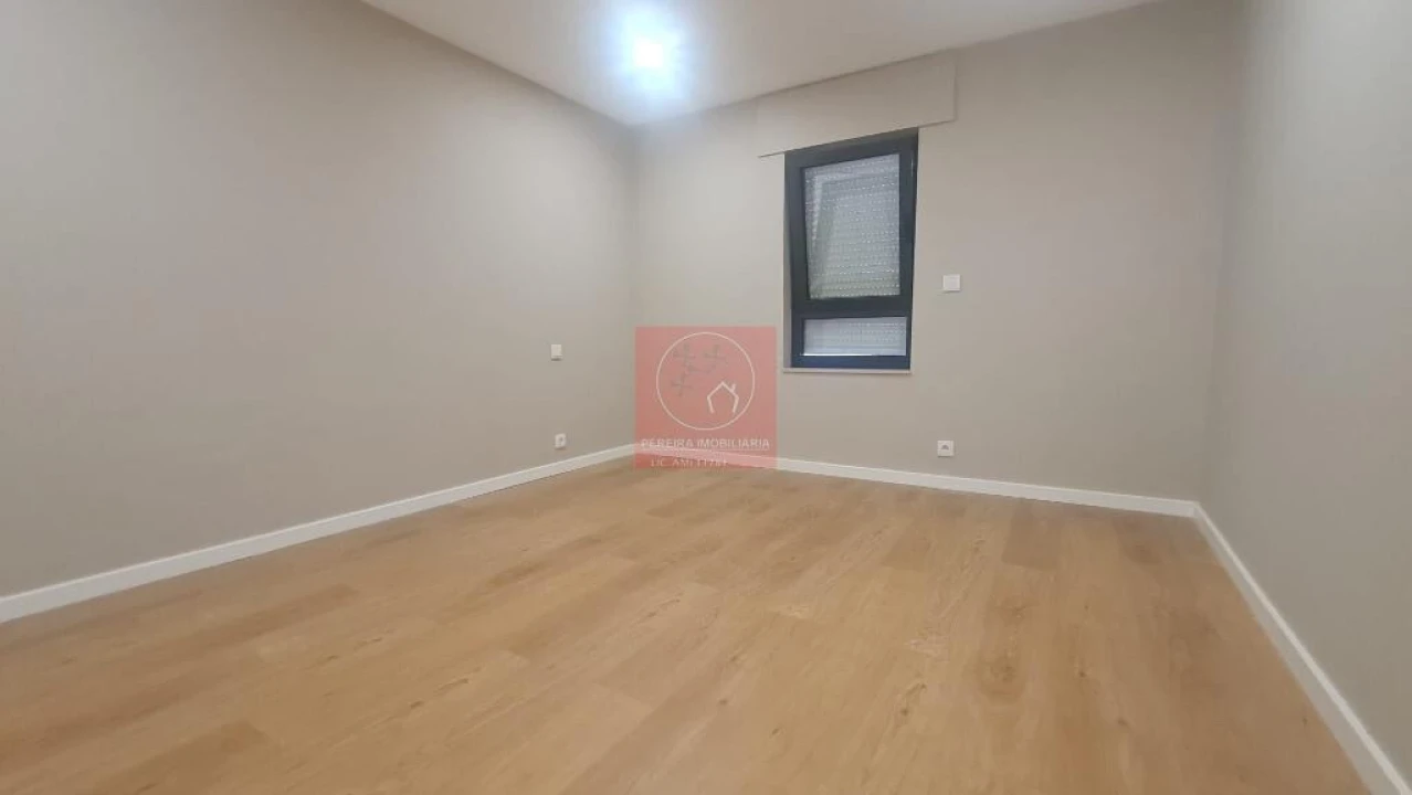 Apartamento T2 para Venda em Arcozelo Foto 11