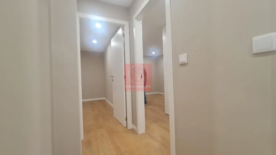 Apartamento T2 para Venda em Arcozelo Foto 12