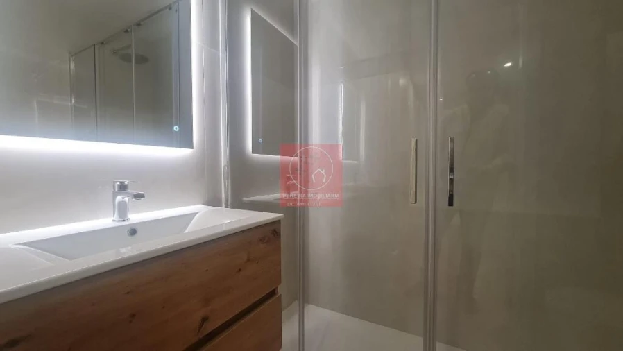 Apartamento T2 para Venda em Arcozelo Foto 8