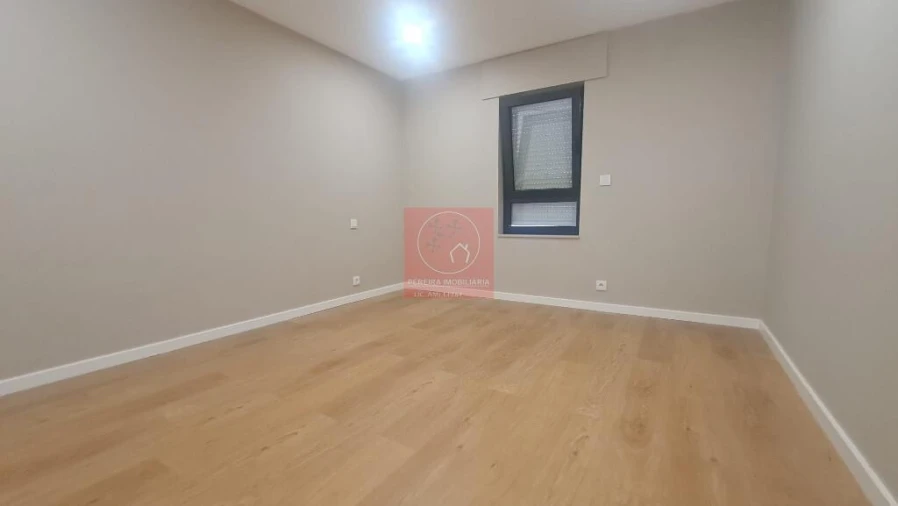 Apartamento T2 para Venda em Arcozelo Foto 11