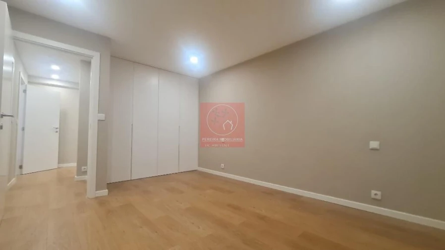 Apartamento T2 para Venda em Arcozelo Foto 10