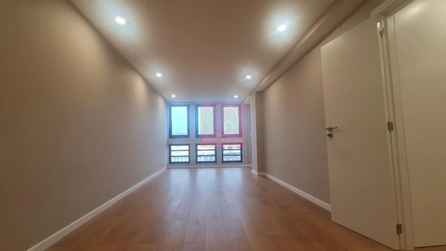 Apartamento T2 para Venda em Arcozelo Foto 3