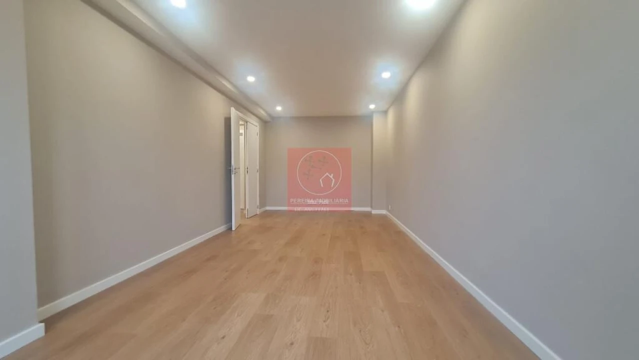 Apartamento T2 para Venda em Arcozelo Foto 5