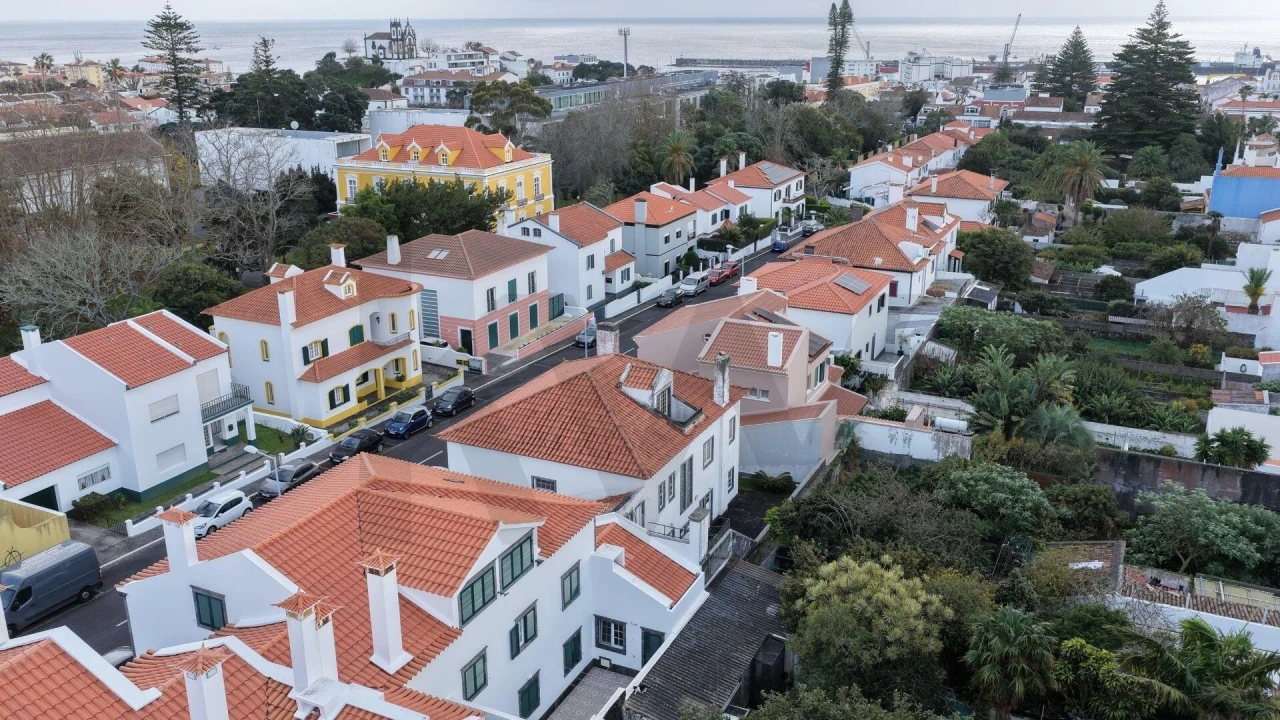 Moradia T6 para Venda em Ponta Delgada (São Pedro) Foto 2