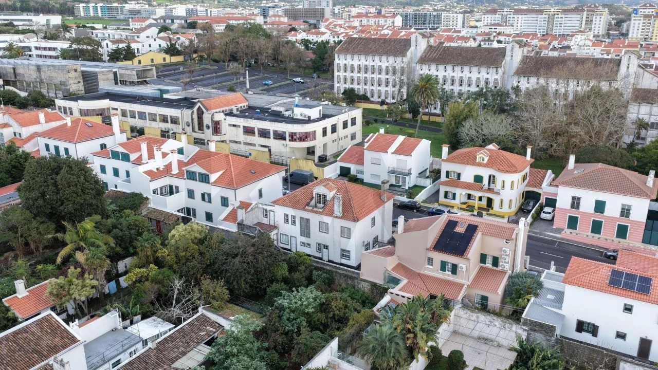 Moradia T6 para Venda em Ponta Delgada (São Pedro) Foto 57