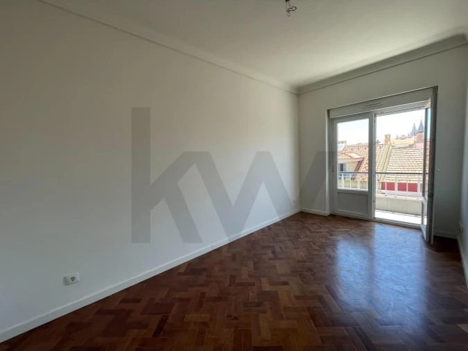 Apartamento T1 para Arrendamento em Campo de Ourique Foto 7