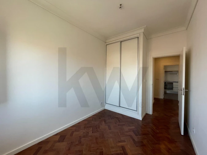 Apartamento T1 para Arrendamento em Campo de Ourique Foto 6