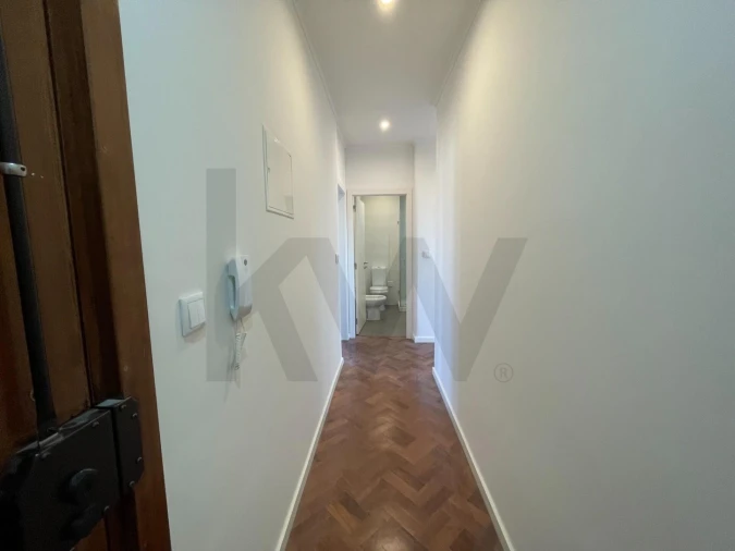 Apartamento T1 para Arrendamento em Campo de Ourique Foto 4