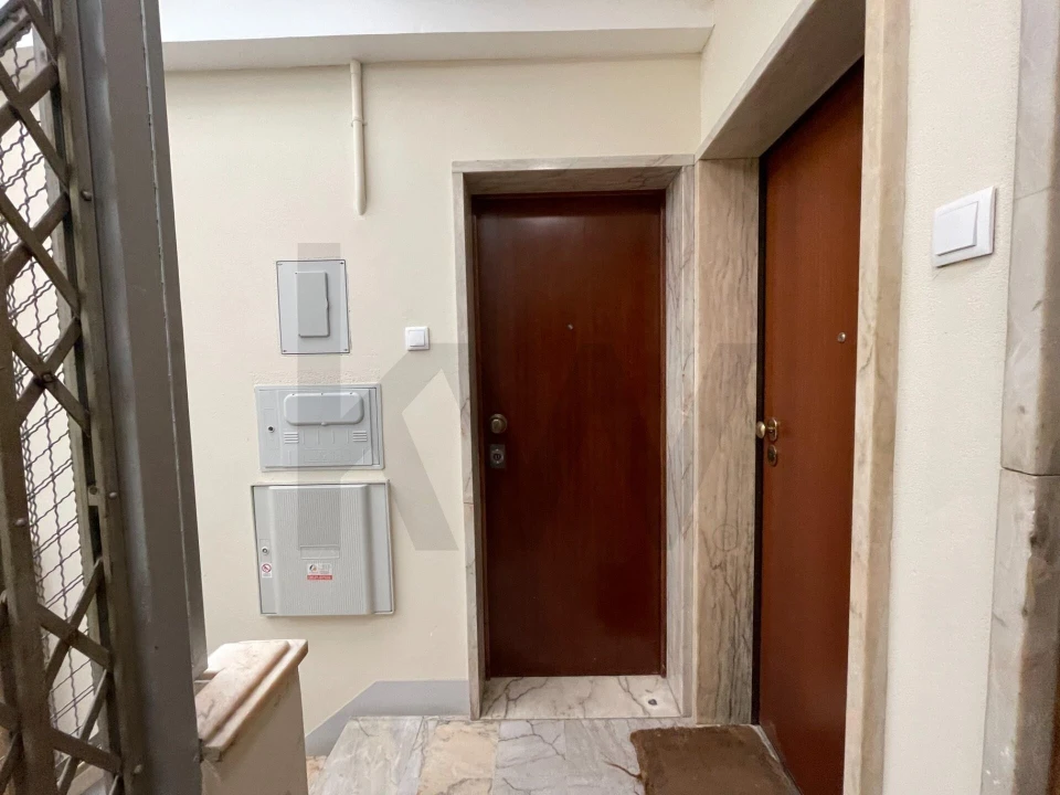 Apartamento T1 para Arrendamento em Campo de Ourique Foto 3