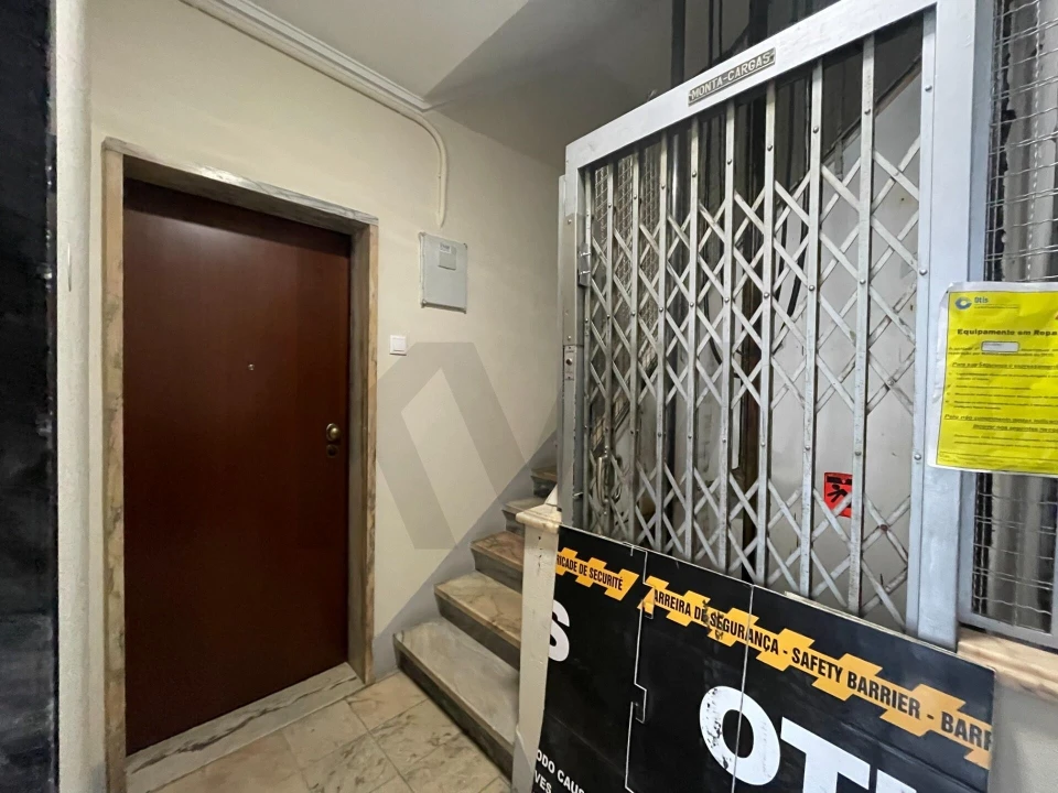 Apartamento T1 para Arrendamento em Campo de Ourique Foto 2