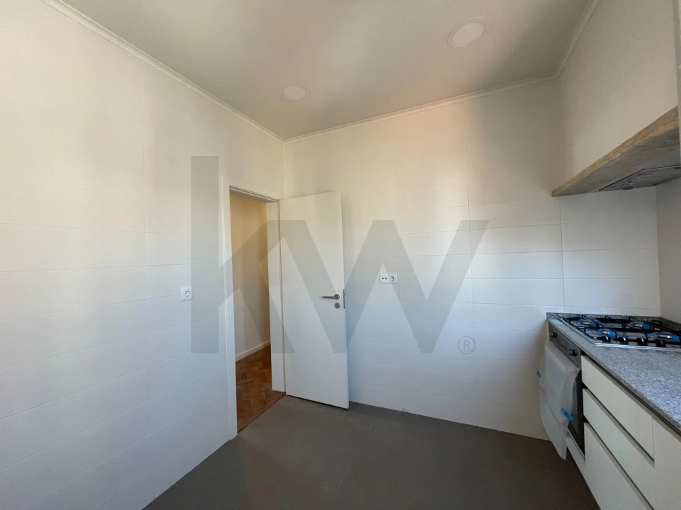 Apartamento T1 para Arrendamento em Campo de Ourique Foto 14