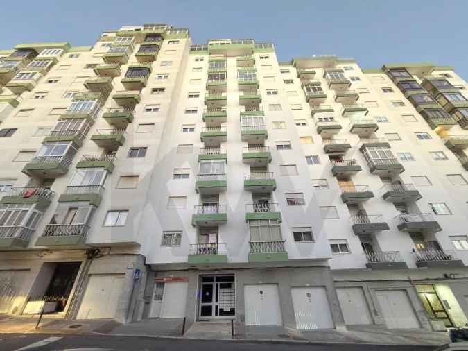 Apartamento T2 para Venda em Rio de Mouro Foto 18