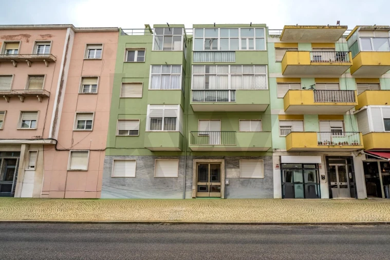 Apartamento T2 para Venda em Benfica Foto 2