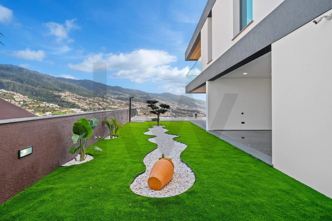 Moradia T4 para Venda em Santo Antonio Foto 7