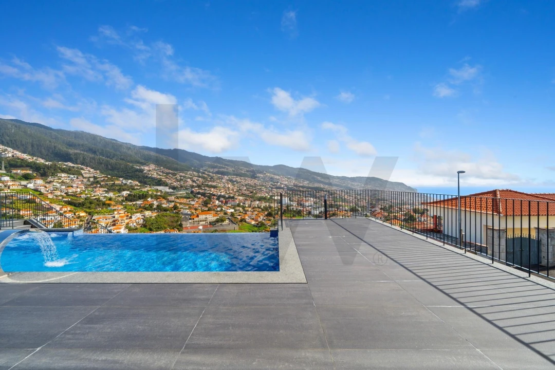 Moradia T4 para Venda em Santo Antonio Foto 9