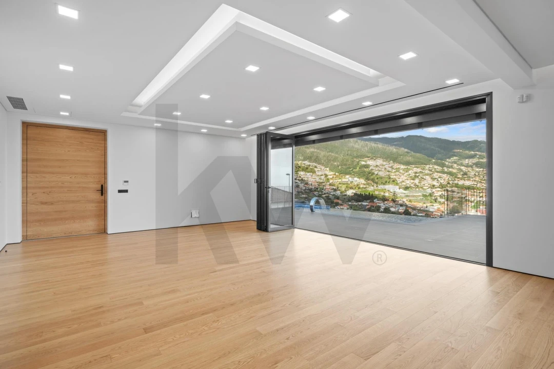 Moradia T4 para Venda em Santo Antonio Foto 16