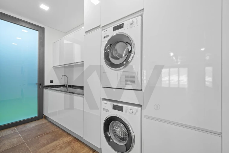 Moradia T4 para Venda em Santo Antonio Foto 26