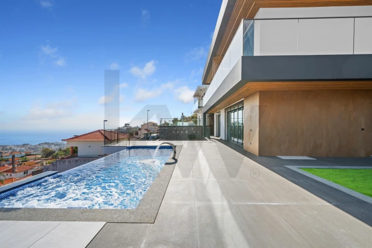 Moradia T4 para Venda em Santo Antonio Foto 10