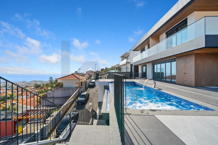 Moradia T4 para Venda em Santo Antonio Foto 8