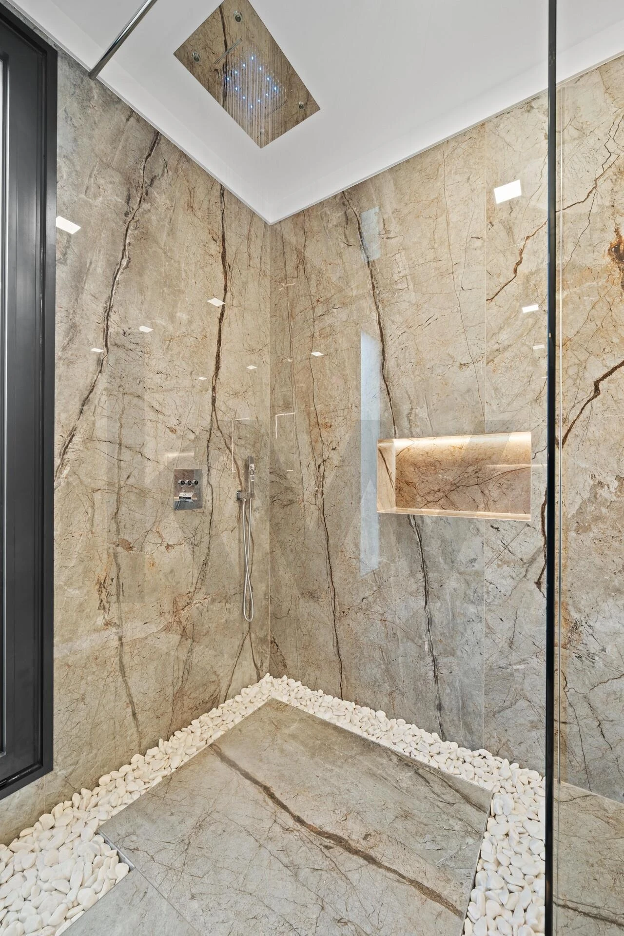 Moradia T4 para Venda em Santo Antonio Foto 46