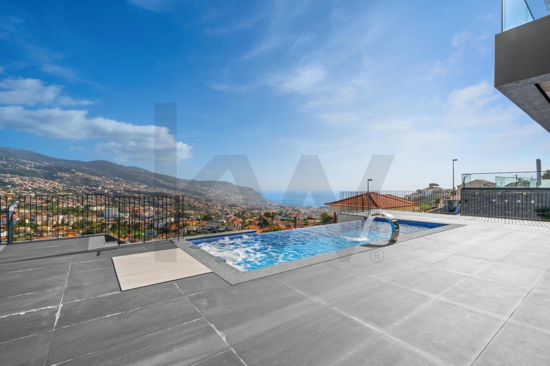 Moradia T4 para Venda em Santo Antonio Foto 4