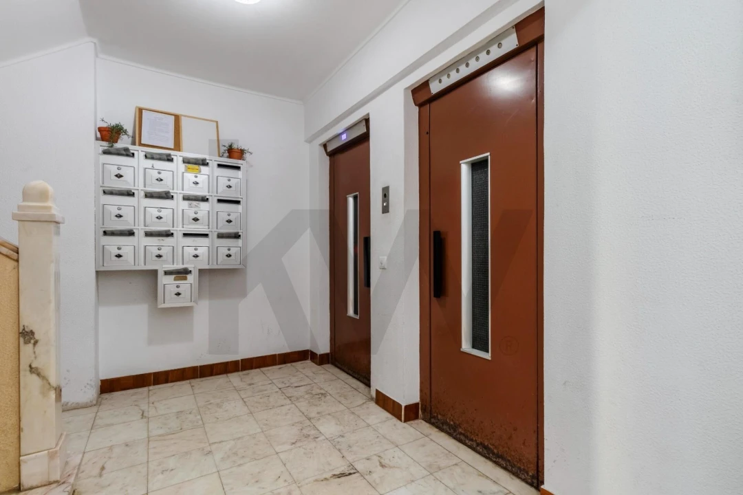 Apartamento T2 para Venda em Carnaxide e Queijas Foto 28