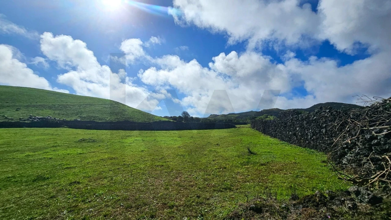Terreno para Venda em Rabo de Peixe Foto 6
