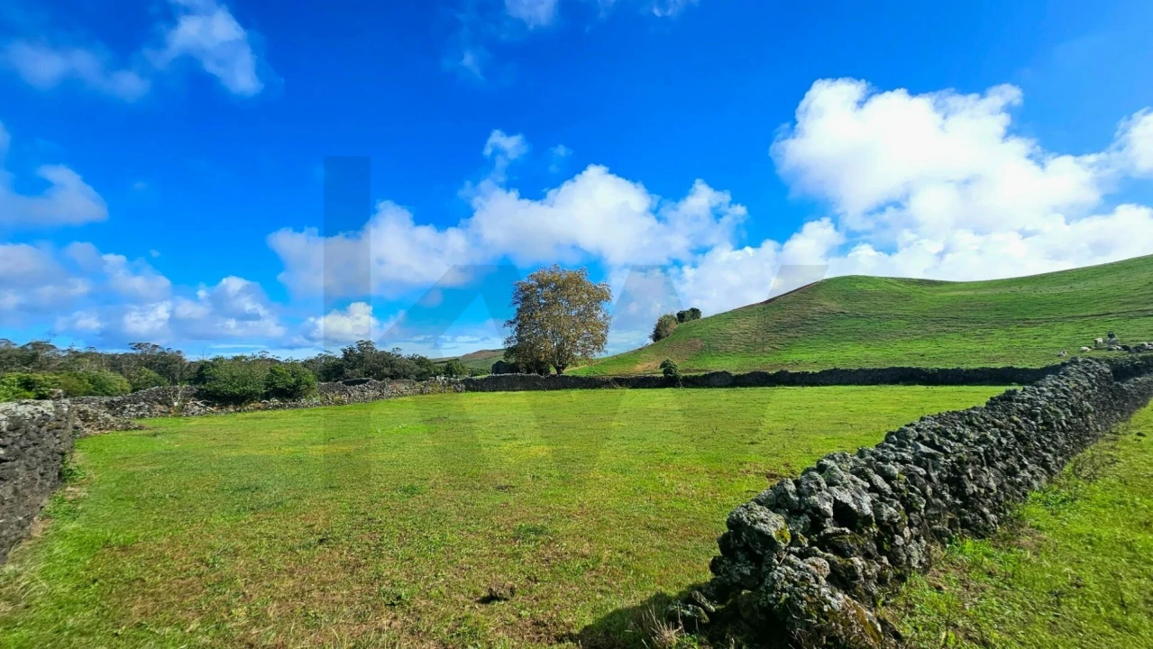 Terreno para Venda em Rabo de Peixe Foto 4