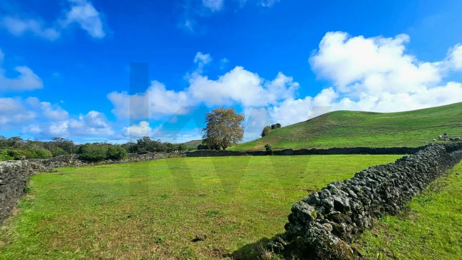 Terreno para Venda em Rabo de Peixe Foto 4
