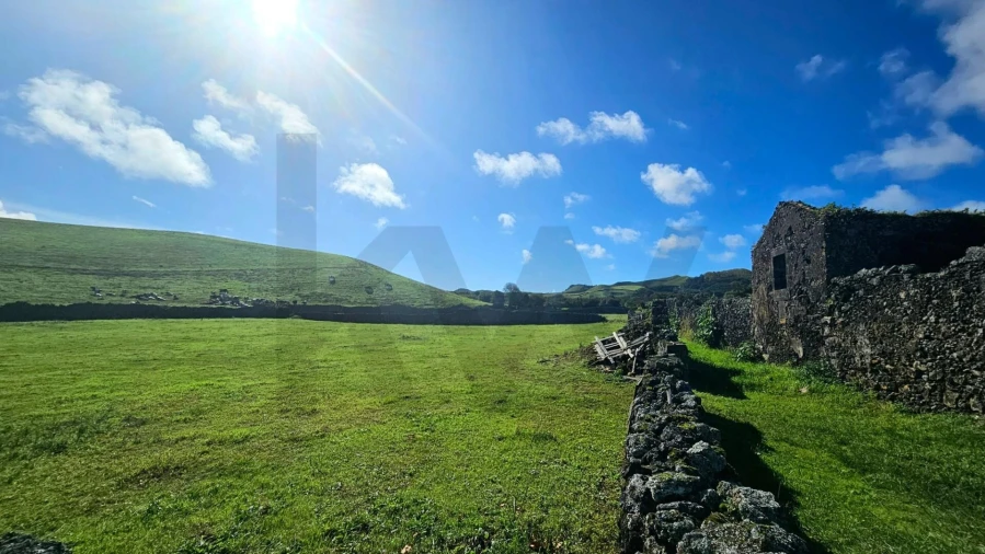 Terreno para Venda em Rabo de Peixe Foto 4