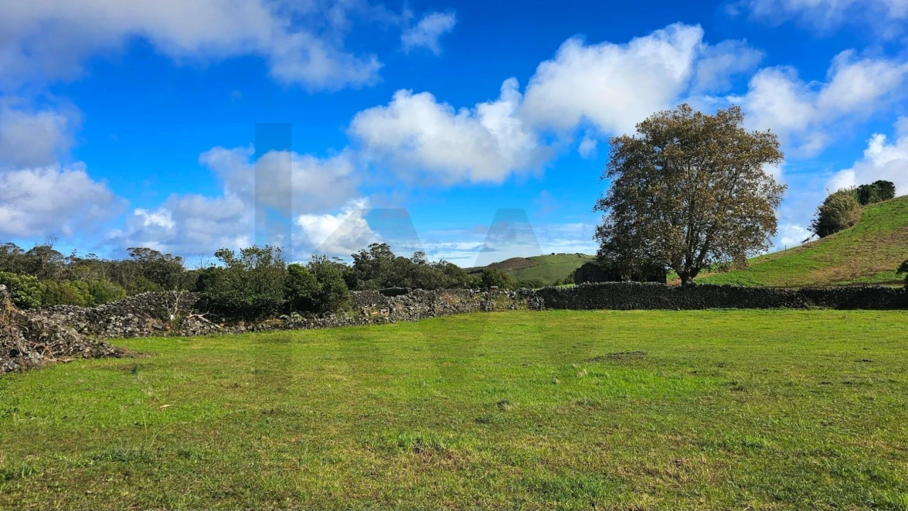 Terreno para Venda em Rabo de Peixe Foto 10