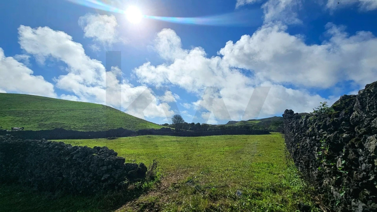Terreno para Venda em Rabo de Peixe Foto 9