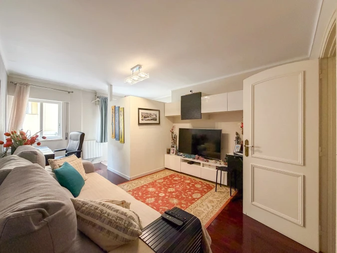 Apartamento T1 para Venda em Carcavelos e Parede Foto 3