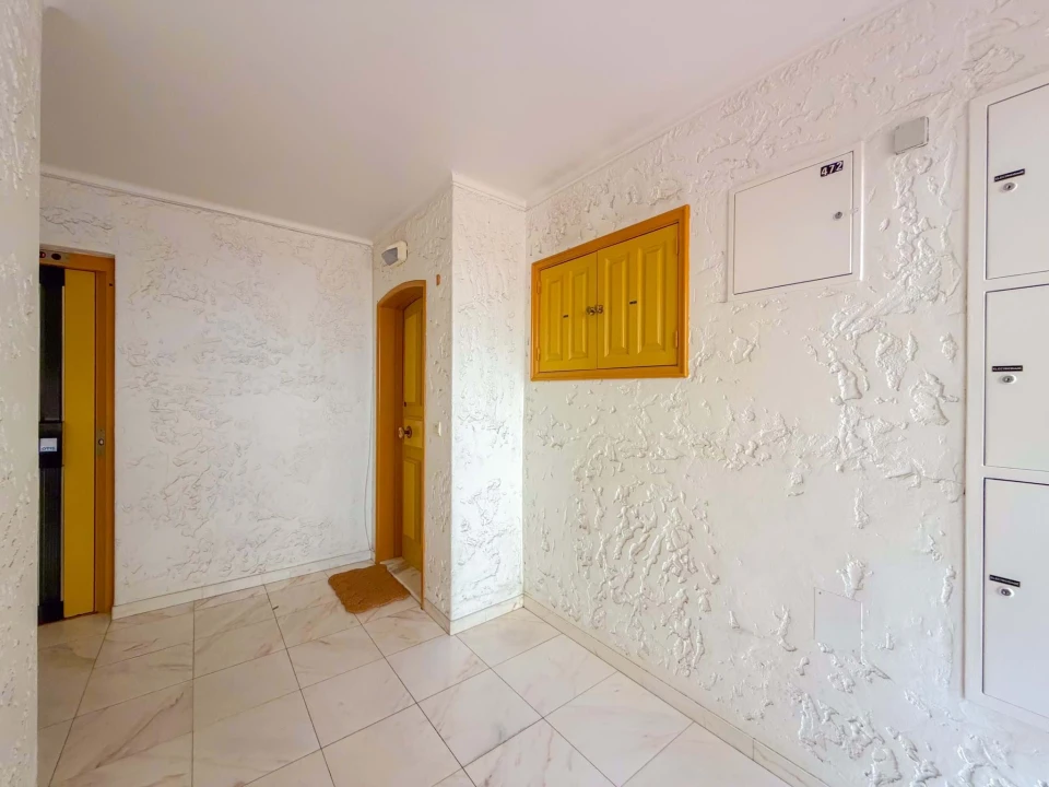 Apartamento T1 para Venda em Carcavelos e Parede Foto 21