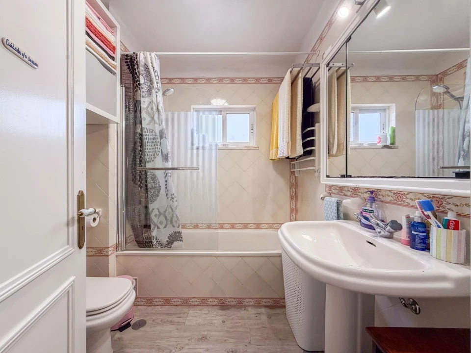 Apartamento T1 para Venda em Carcavelos e Parede Foto 12