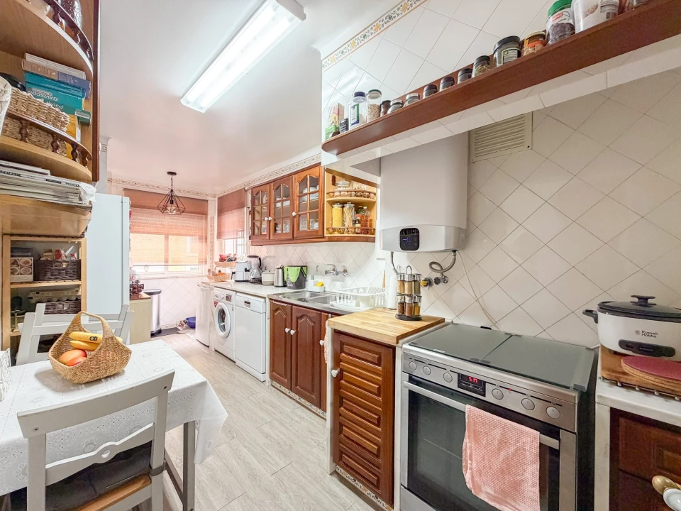 Apartamento T1 para Venda em Carcavelos e Parede Foto 9