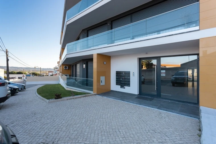 Apartamento T2 para Venda em São Martinho do Porto Foto 2